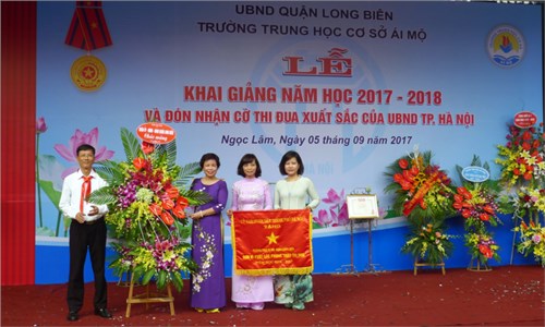 Trường THCS Ái Mộ tưng bừng ngày Khai trường và đón nhận cờ xuất sắc phong trào thi đua của UBND TP Hà Nội